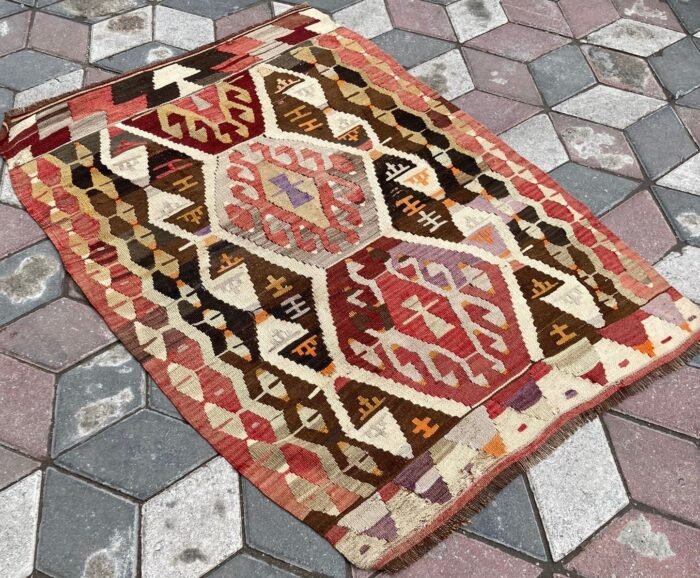 Uşak Kilimi oldcarpetrug.com
