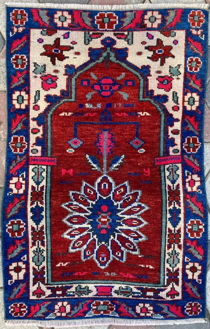 Uşak Halısı oldcarpetrug.com