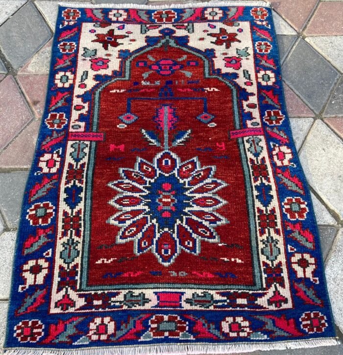 Uşak Halısı oldcarpetrug.com