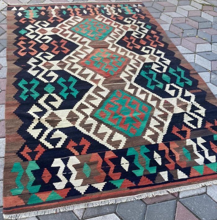 Kütahya Karakeçili Kilimi oldcarpetrug.com