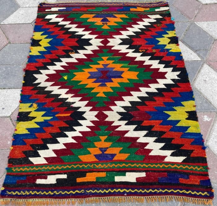 Uşak Kilimi oldcarpetrug.com