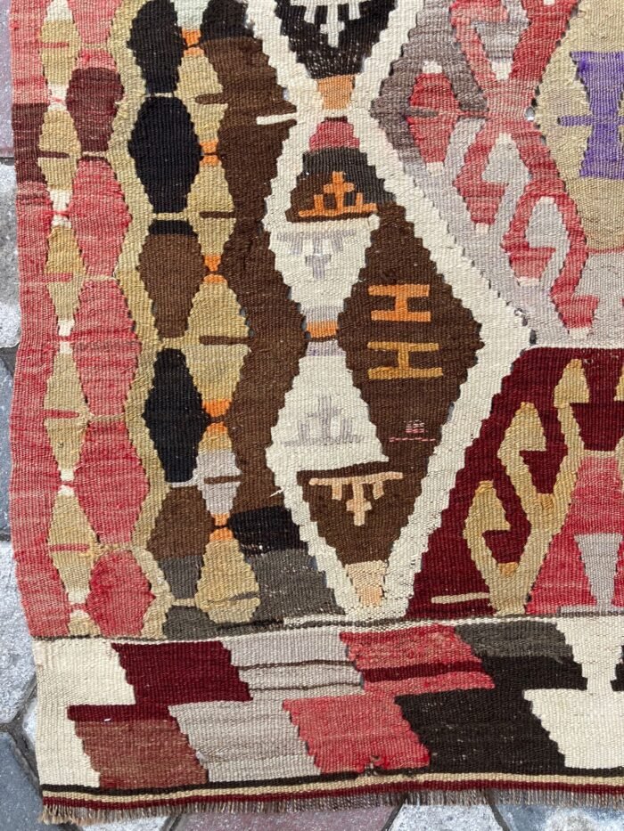 Uşak Kilimi oldcarpetrug.com