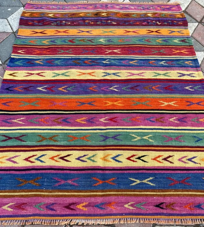 Uşak Kilimi oldcarpetrug.com