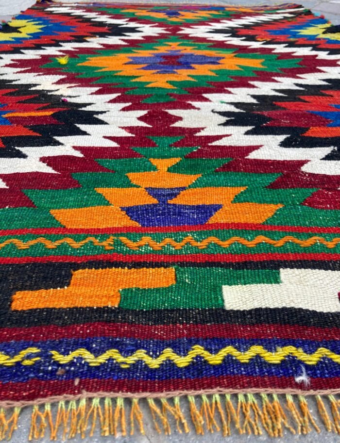 Uşak Kilimi oldcarpetrug.com